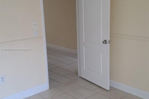 Condo in Royal Palm Beach, Florida, 3 bedrooms  № 1006897 - photo 6