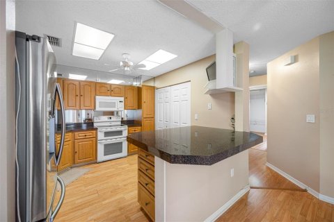 Condo in Hudson, Florida, 2 bedrooms  № 1382539 - photo 14