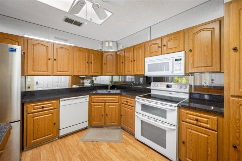 Condo in Hudson, Florida, 2 bedrooms  № 1382539 - photo 13