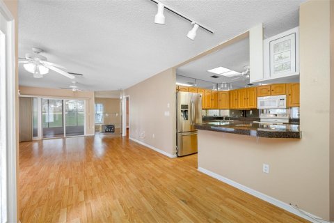 Condo in Hudson, Florida, 2 bedrooms  № 1382539 - photo 11