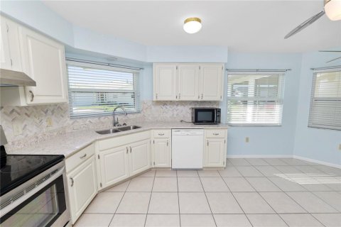 House in Lakeland, Florida 2 bedrooms, 157.84 sq.m. № 1412748 - photo 17