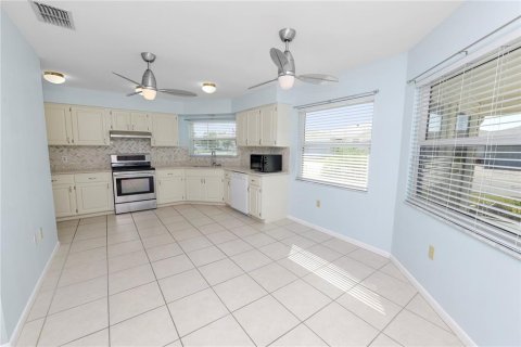 House in Lakeland, Florida 2 bedrooms, 157.84 sq.m. № 1412748 - photo 14