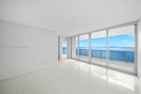 Condo in Miami Beach, Florida, 2 bedrooms  № 912685 - photo 26