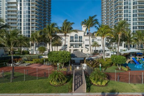 Condo in Miami Beach, Florida, 2 bedrooms  № 912685 - photo 12