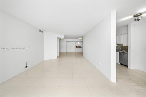 Condo in Miami Beach, Florida, 2 bedrooms  № 912685 - photo 25