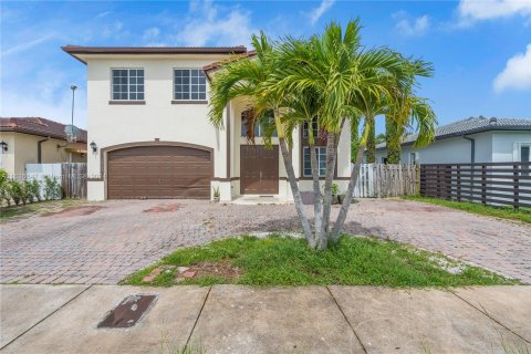 Casa en venta en Miami, Florida, 5 dormitorios, 238.48 m2 № 1306263 - foto 4