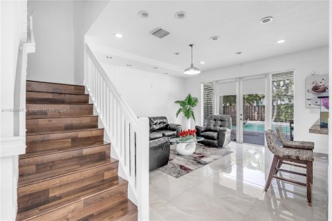 Villa ou maison à vendre à Miami, Floride: 5 chambres, 238.48 m2 № 1306263 - photo 12