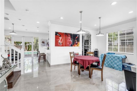 Villa ou maison à vendre à Miami, Floride: 5 chambres, 238.48 m2 № 1306263 - photo 11