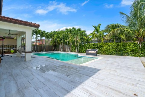 Casa en venta en Miami, Florida, 5 dormitorios, 238.48 m2 № 1306263 - foto 6