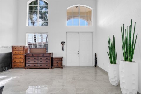 Villa ou maison à vendre à Miami, Floride: 5 chambres, 238.48 m2 № 1306263 - photo 10