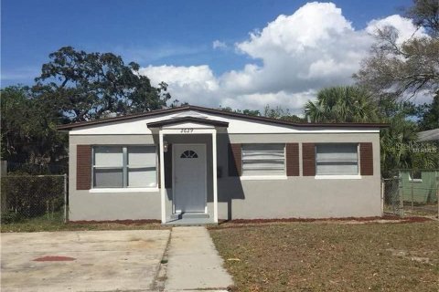 Casa en venta en Saint Petersburg, Florida, 4 dormitorios, 167.22 m2 № 1338861 - foto 1