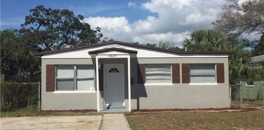 House in Saint Petersburg, Florida 4 bedrooms, 167.22 sq.m. № 1338861