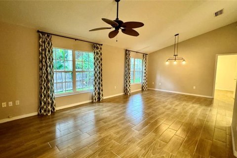 Villa ou maison à louer à Mount Dora, Floride: 2 chambres, 118.91 m2 № 1334836 - photo 4