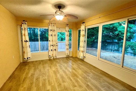 House in Mount Dora, Florida 2 bedrooms, 118.91 sq.m. № 1334836 - photo 17