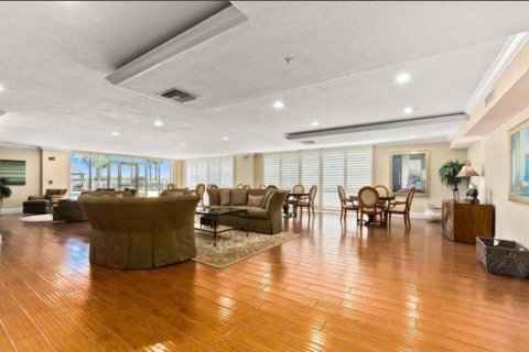 Condo in Hutchinson Island South, Florida, 3 bedrooms  № 788514 - photo 10