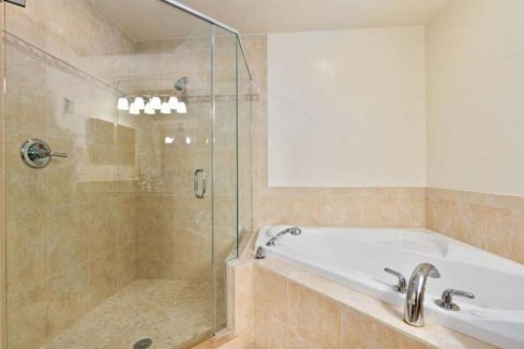 Condo in Hutchinson Island South, Florida, 3 bedrooms  № 788514 - photo 21