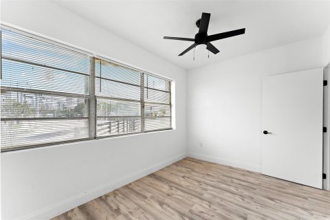 Commercial property in Miami, Florida № 1127468 - photo 19