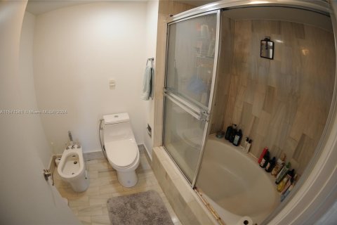 Condo in Sunny Isles Beach, Florida, 3 bedrooms  № 1127466 - photo 14