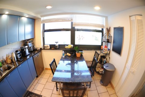 Condo in Sunny Isles Beach, Florida, 3 bedrooms  № 1127466 - photo 11