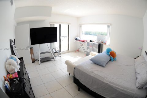 Condo in Sunny Isles Beach, Florida, 3 bedrooms  № 1127466 - photo 12