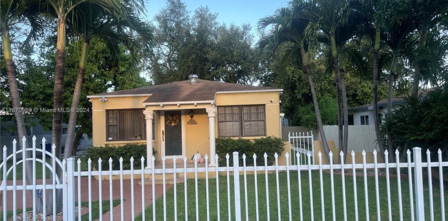 House in Miami, Florida 2 bedrooms, 100.52 sq.m. № 1389662