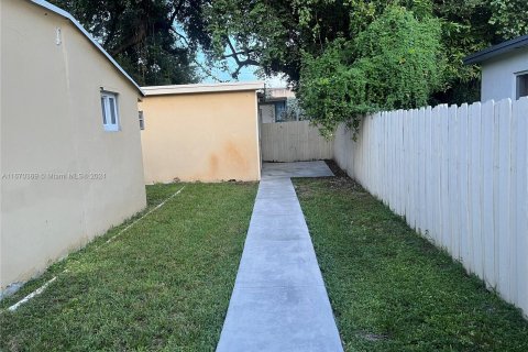 House in Miami, Florida 2 bedrooms, 100.52 sq.m. № 1389662 - photo 6