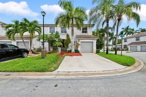 Touwnhouse à vendre à Pembroke Pines, Floride: 3 chambres, 155.98 m2 № 1389617 - photo 1