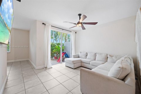 Adosado en venta en Pembroke Pines, Florida, 3 dormitorios, 155.98 m2 № 1389617 - foto 9