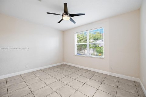 Touwnhouse à vendre à Pembroke Pines, Floride: 3 chambres, 155.98 m2 № 1389617 - photo 12