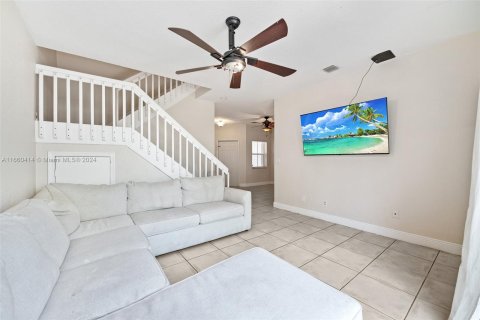 Touwnhouse à vendre à Pembroke Pines, Floride: 3 chambres, 155.98 m2 № 1389617 - photo 11