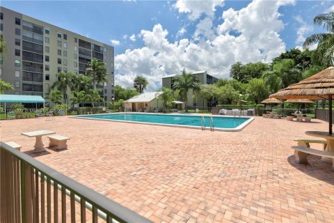 Condominio en venta en Pompano Beach, Florida, 1 dormitorio, 88.26 m2 № 1389615 - foto 28