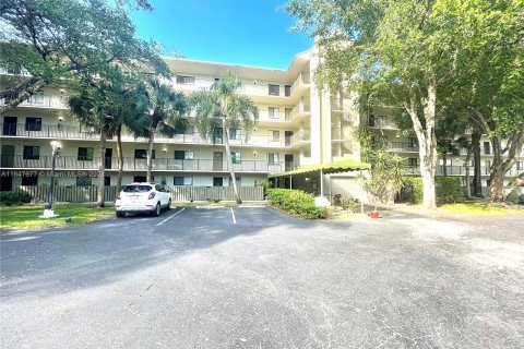 Condominio en venta en Pompano Beach, Florida, 1 dormitorio, 88.26 m2 № 1389615 - foto 1