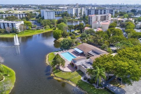 Condominio en venta en Pompano Beach, Florida, 1 dormitorio, 88.26 m2 № 1389615 - foto 25