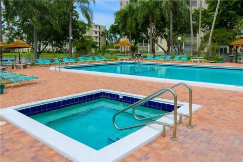 Condominio en venta en Pompano Beach, Florida, 1 dormitorio, 88.26 m2 № 1389615 - foto 21