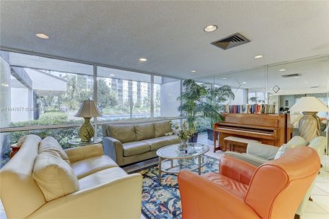 Condominio en venta en Pompano Beach, Florida, 1 dormitorio, 88.26 m2 № 1389615 - foto 26