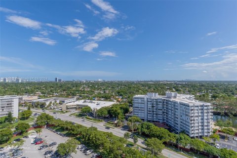 Condo in Miami, Florida, 1 bedroom  № 1389616 - photo 22