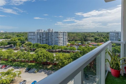 Condo in Miami, Florida, 1 bedroom  № 1389616 - photo 16