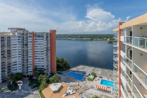 Condo in Miami, Florida, 1 bedroom  № 1389616 - photo 20