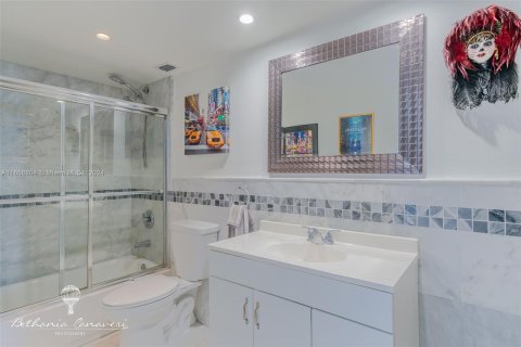 Condo in Miami, Florida, 1 bedroom  № 1389616 - photo 14