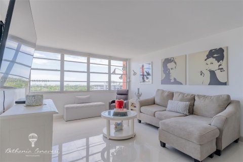 Condominio en venta en Miami, Florida, 1 dormitorio, 79.99 m2 № 1389616 - foto 8