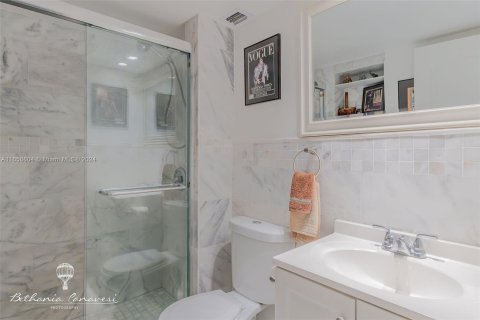 Condo in Miami, Florida, 1 bedroom  № 1389616 - photo 11