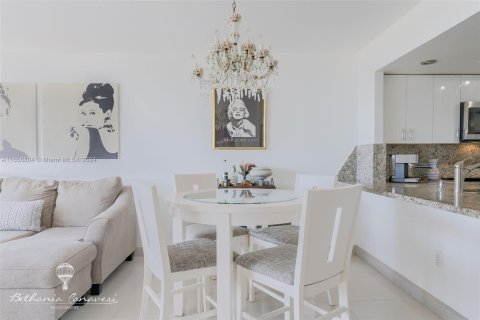 Condo in Miami, Florida, 1 bedroom  № 1389616 - photo 6