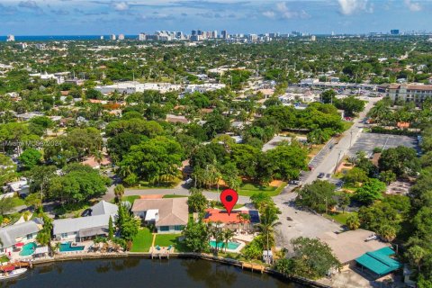 House in Wilton Manors, Florida 4 bedrooms, 169.45 sq.m. № 1295195 - photo 3