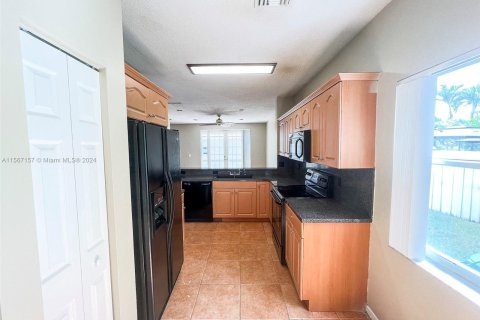 Casa en venta en Miramar, Florida, 3 dormitorios, 154.22 m2 № 1119413 - foto 9