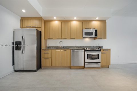 Condo in Miami Beach, Florida, 1 bedroom  № 1321060 - photo 2