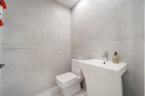 Condominio en venta en Miami Beach, Florida, 1 dormitorio, 89.37 m2 № 1321060 - foto 11