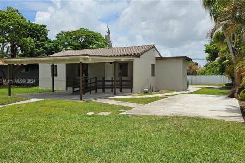 House in Miami, Florida 3 bedrooms, 119.01 sq.m. № 1294480 - photo 1