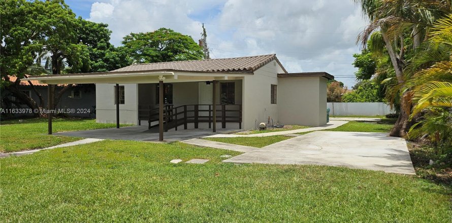 House in Miami, Florida 3 bedrooms, 119.01 sq.m. № 1294480