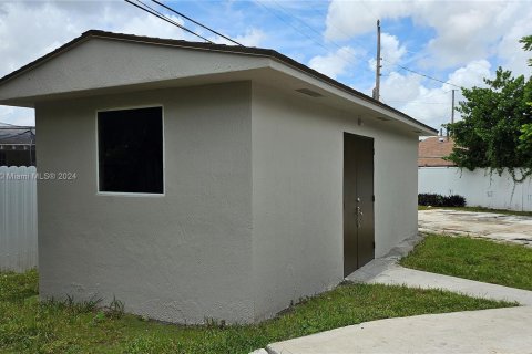 House in Miami, Florida 3 bedrooms, 119.01 sq.m. № 1294480 - photo 5