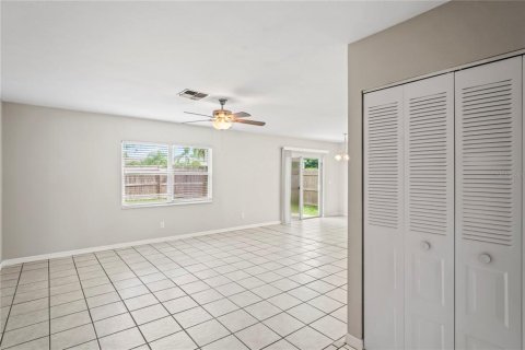 House in Tampa, Florida 3 bedrooms, 115.57 sq.m. № 1390430 - photo 3